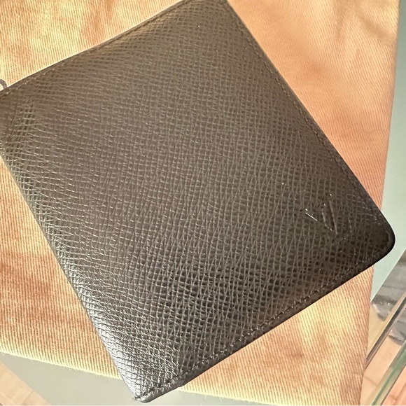 100% Authentic Vintage Louis Vuitton Wallet. Rare to find - Picture 3 of 9
